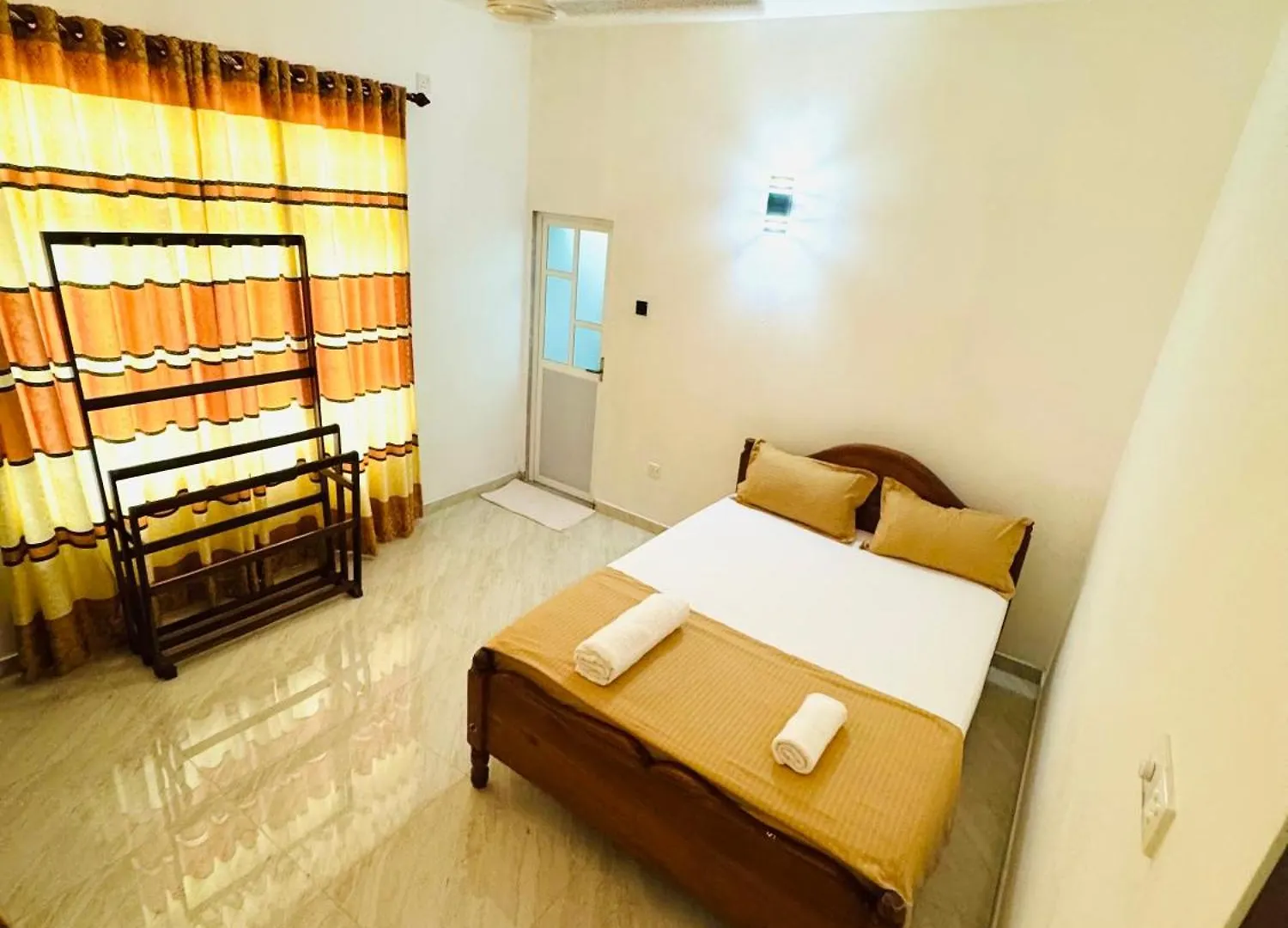 Ahasna Airport Villa Negombo Bed & Breakfast
