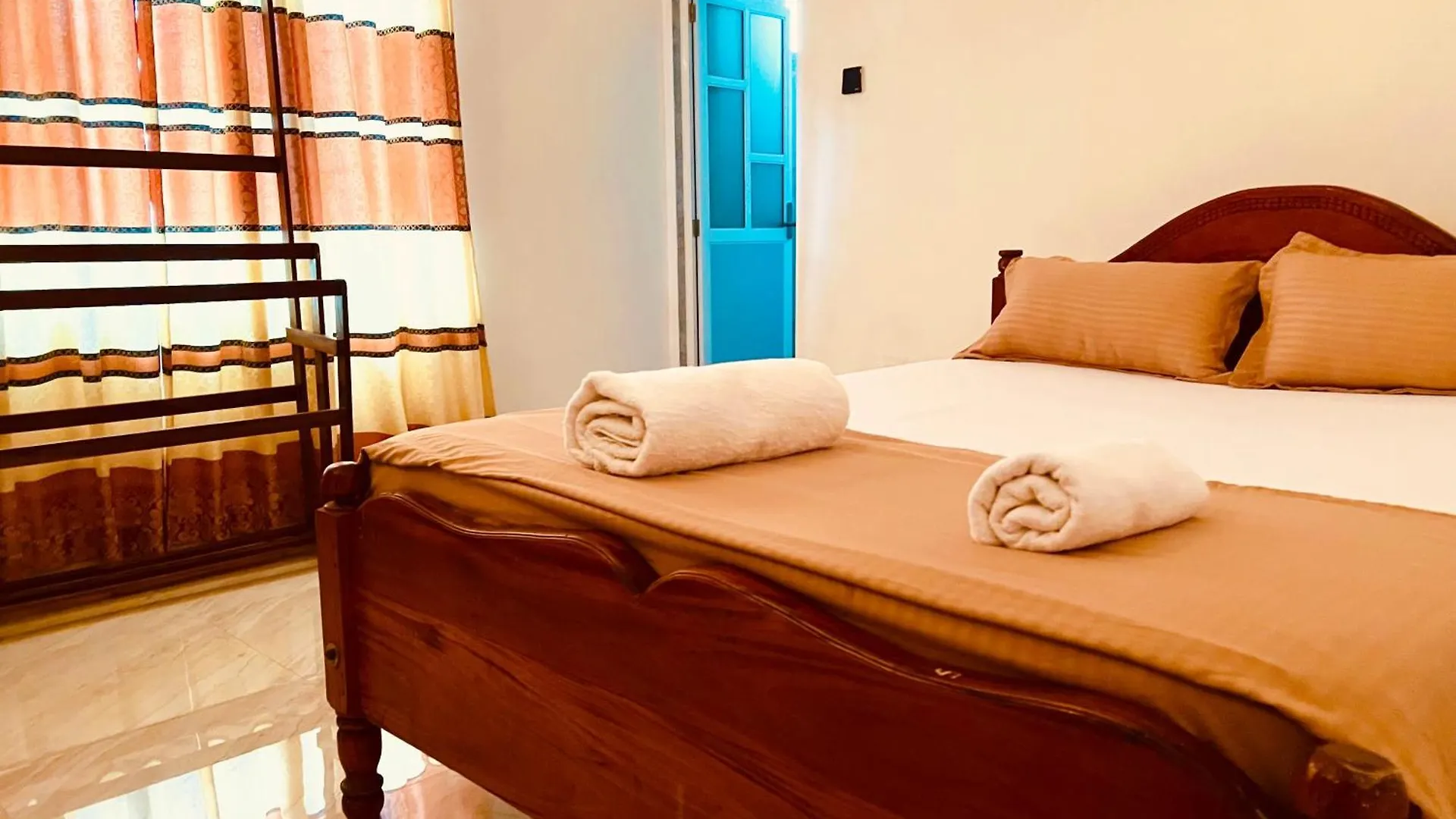 Ahasna Airport Villa Negombo Bed & Breakfast